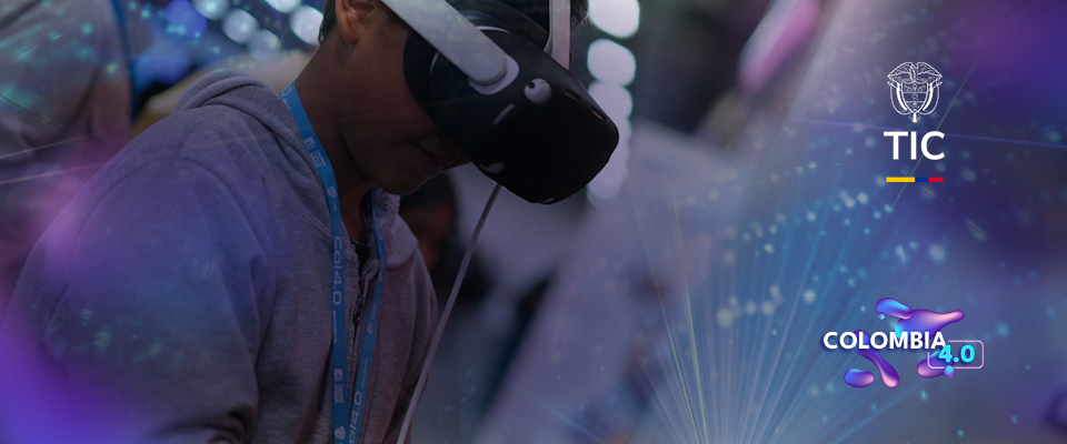 foto de un joven con un visor de realidad aumentada diseñada para Colombia 4.0