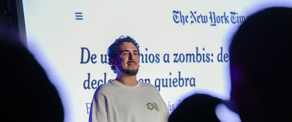 Foto de Andrés Felipe Méndez en conferencia