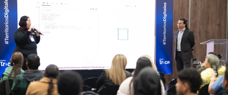 Foto del viceministro (e) en charla en Colombia 4.0